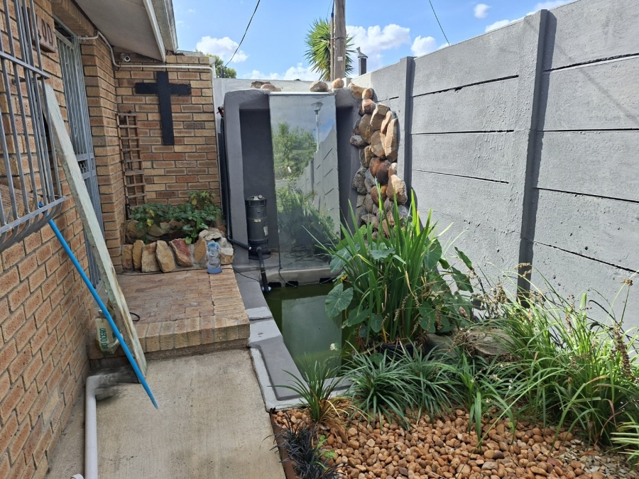 2 Bedroom Property for Sale in Groenvallei Western Cape